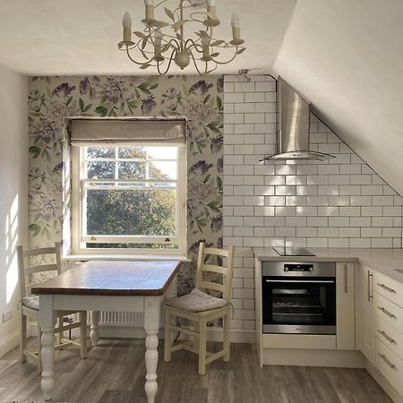 The Mount, Somerton Apartment Самъртън Екстериор снимка